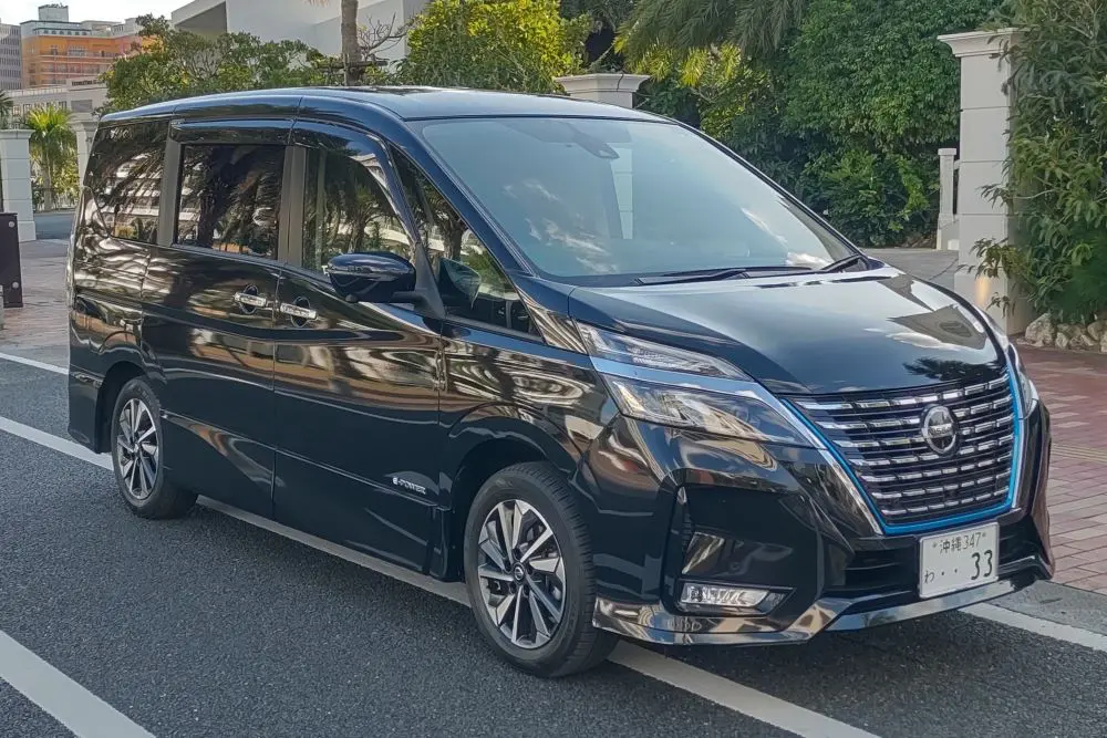 ニッサン セレナ e-power ハイウェイスター